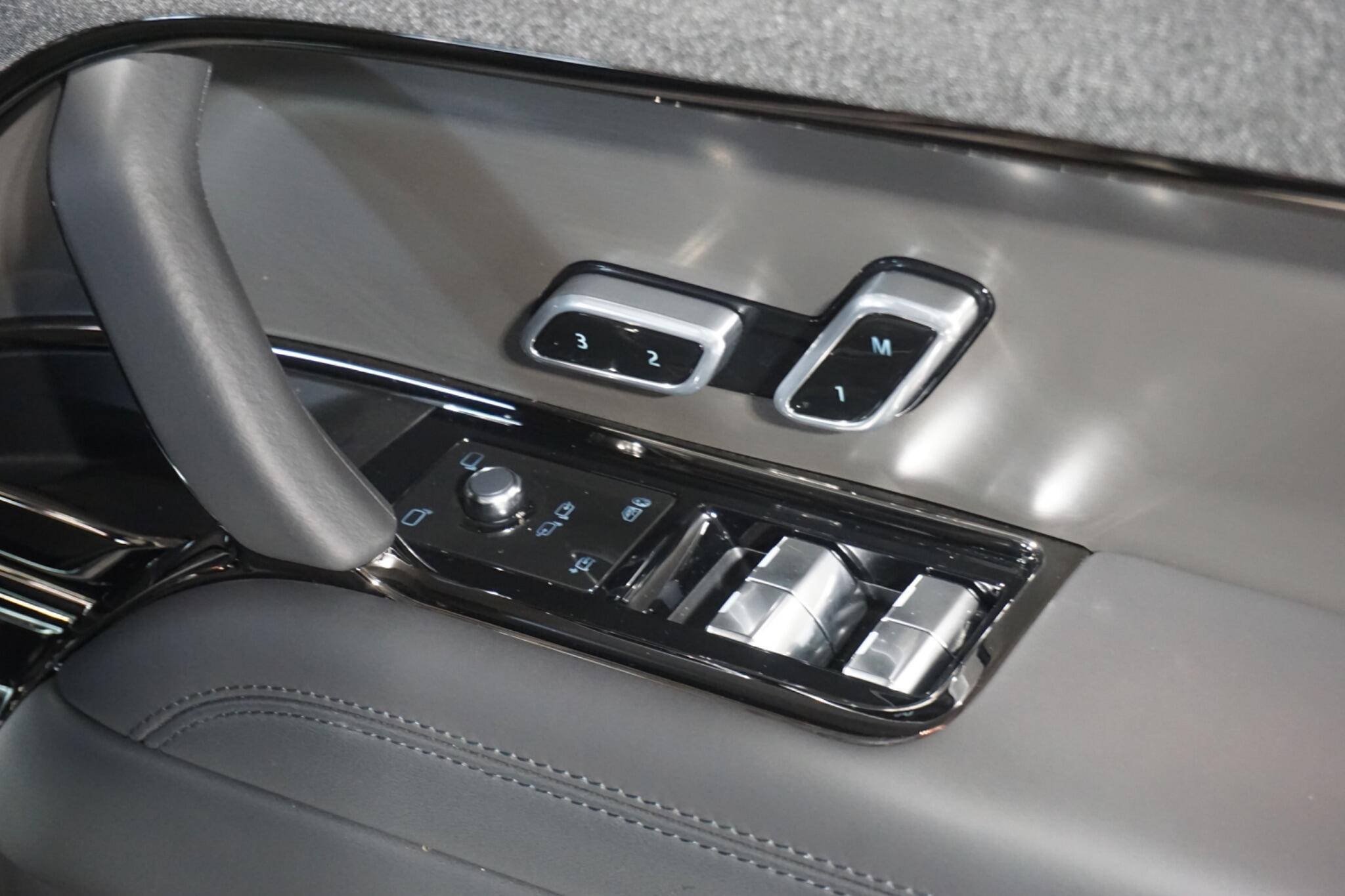 Land Rover Range Rover Sport 3.0 D300 MHEV Stealth Edition SUV 5dr Diesel Auto 4WD Euro 6 (s/s) (300 ps)